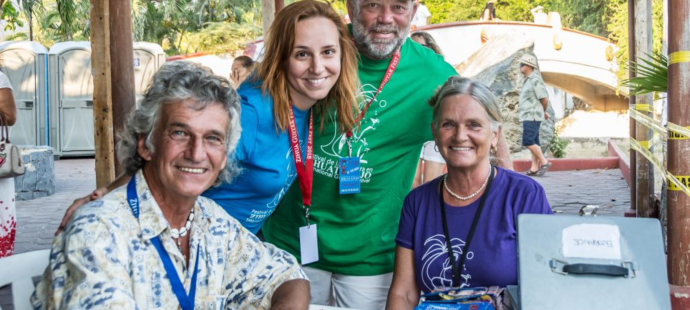 Voluntarios Del Festival De La Guitarra Zihuatanejo 